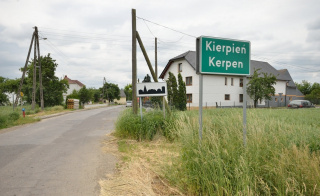 Przez wieś Kierpień przebiega droga powiatowa, której odcinek zostanie przebudowany [fot.polska-org.pl]
