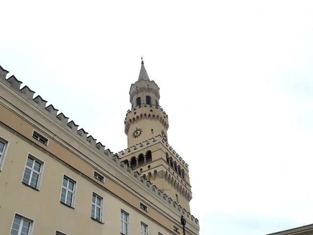 Która godzina Zależy od perspektywy. Awaria zegara na wieży ratuszowej w Opolu
